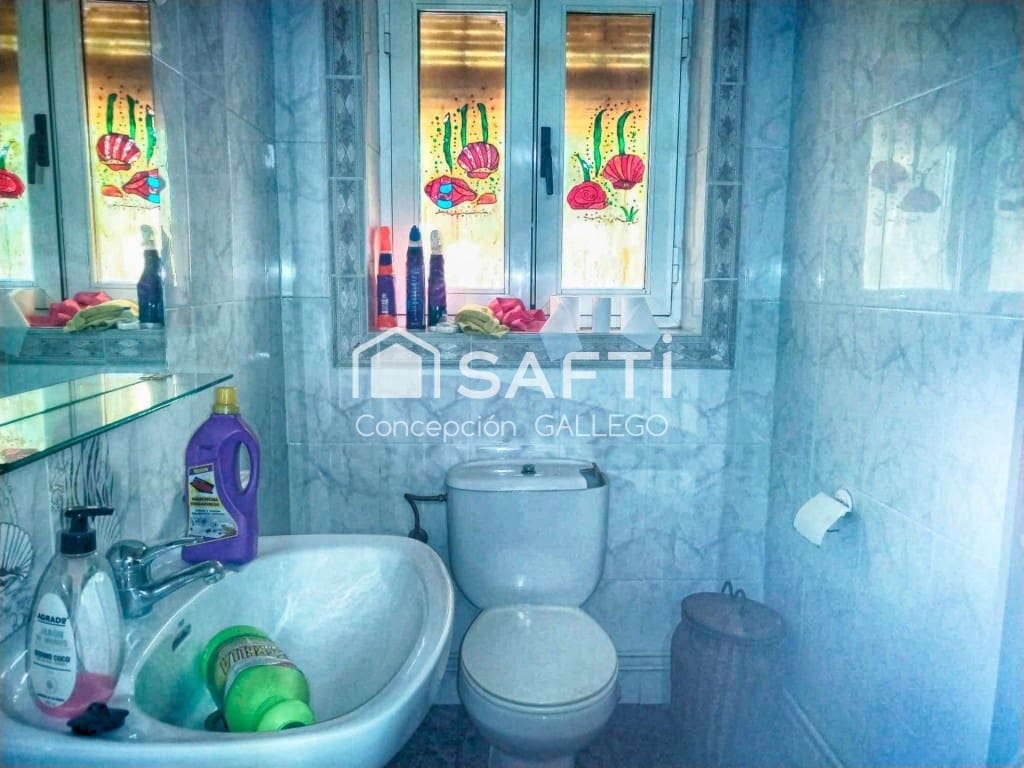 4 bedroom Villa for sale in Alcazar de San Juan - € 115,000 (Ref: 9595275)