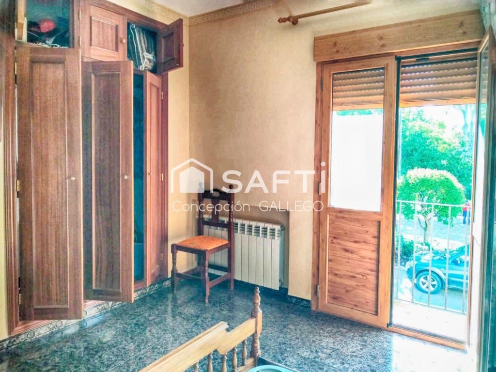 4 bedroom Villa for sale in Alcazar de San Juan - € 115,000 (Ref: 9595275)