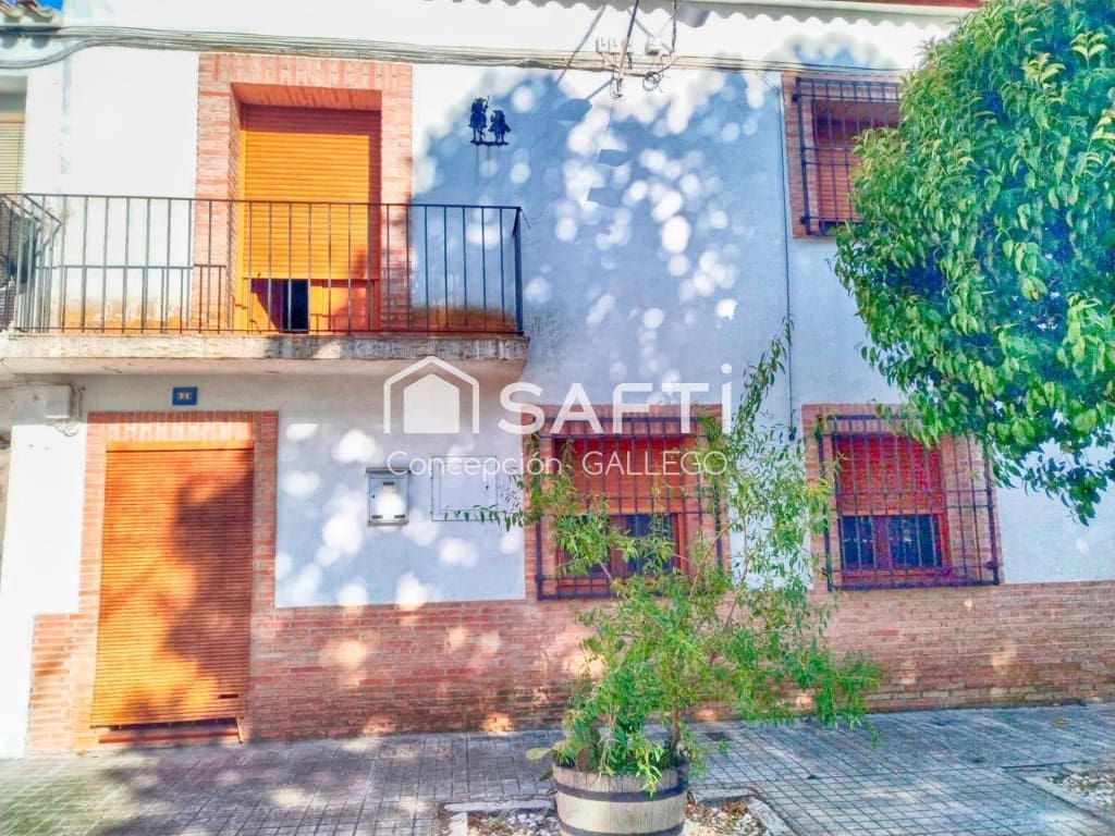 4 bedroom Villa for sale in Alcazar de San Juan - € 115,000 (Ref: 9595275)