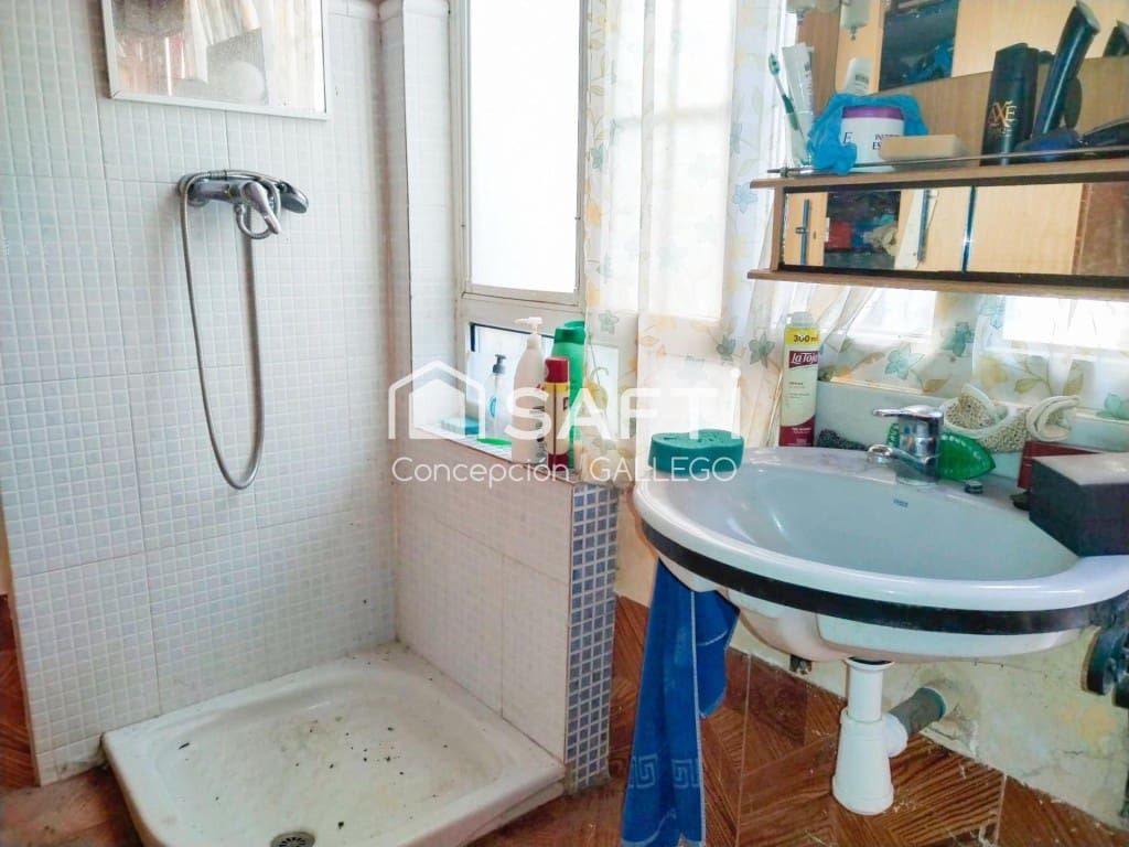 4 bedroom Villa for sale in Alcazar de San Juan - € 115,000 (Ref: 9595275)