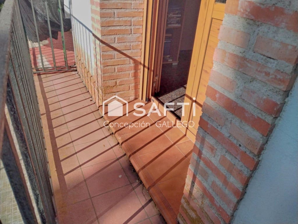 4 bedroom Villa for sale in Alcazar de San Juan - € 115,000 (Ref: 9595275)