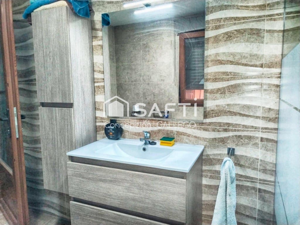 4 bedroom Villa for sale in Alcazar de San Juan - € 115,000 (Ref: 9595275)