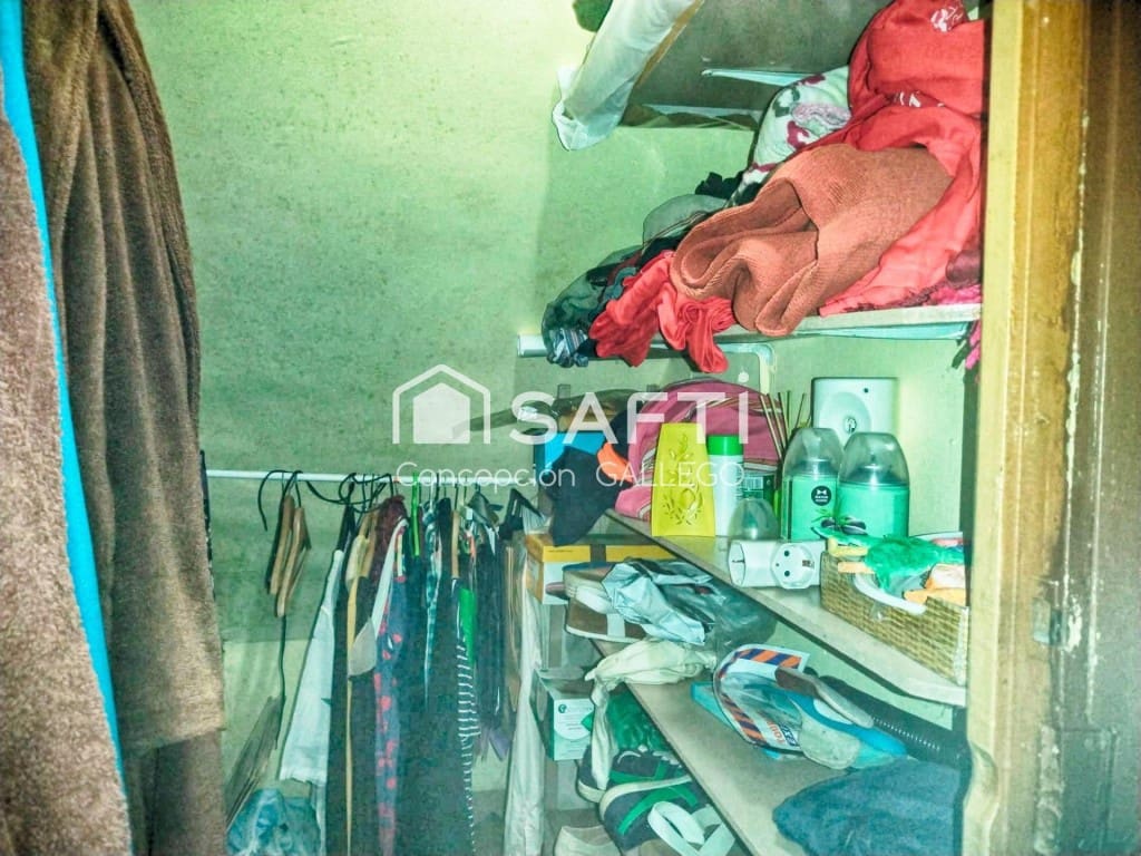 4 bedroom Villa for sale in Alcazar de San Juan - € 115,000 (Ref: 9595275)