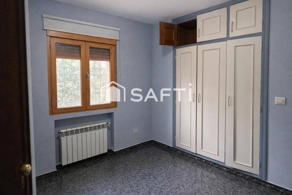 4 soveværelse Villa til salg i Alcazar de San Juan - € 115.000 (Ref: 9595275)