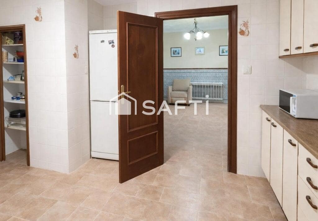 4 soveværelse Villa til salg i Alcazar de San Juan - € 115.000 (Ref: 9595275)