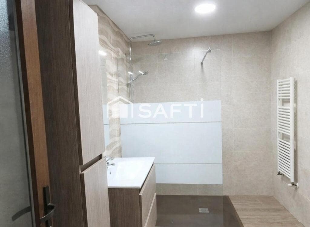 4 soveværelse Villa til salg i Alcazar de San Juan - € 115.000 (Ref: 9595275)