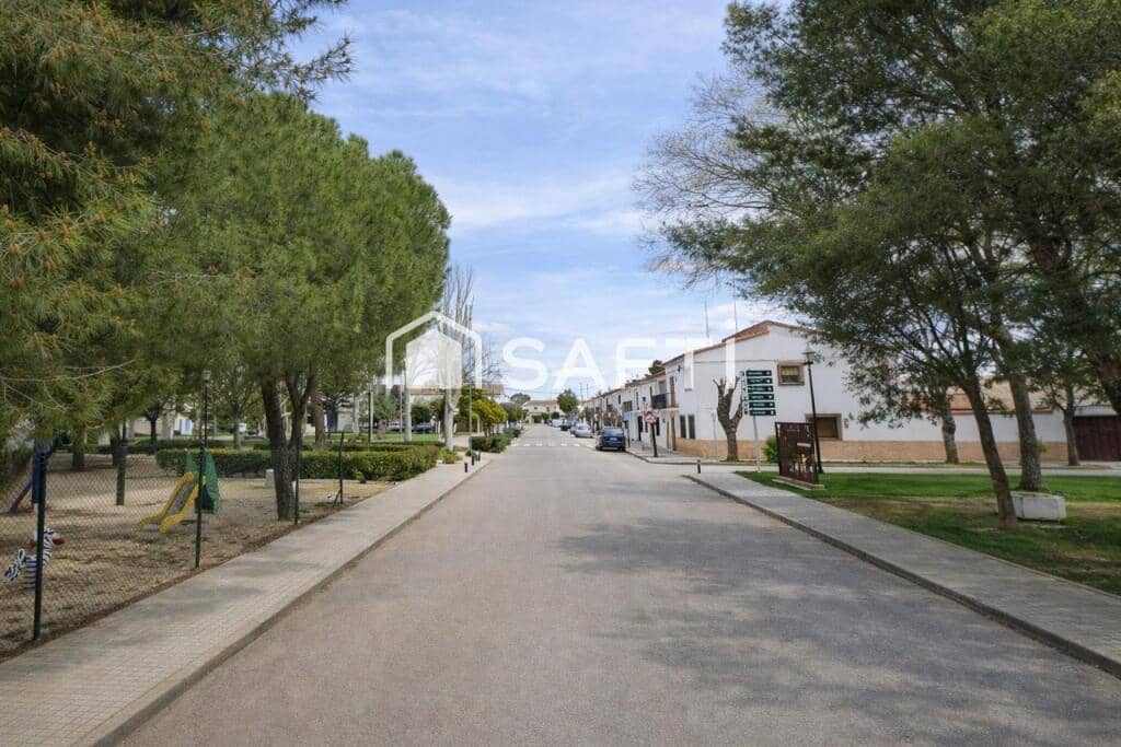 4 soveværelse Villa til salg i Alcazar de San Juan - € 115.000 (Ref: 9595275)