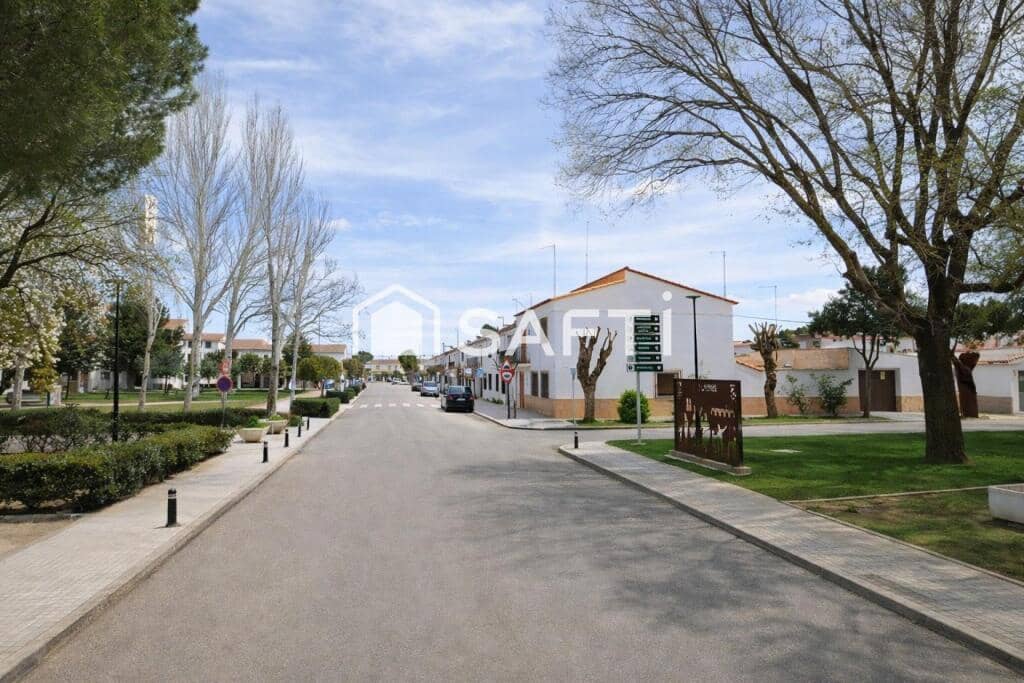 4 soveværelse Villa til salg i Alcazar de San Juan - € 115.000 (Ref: 9595275)