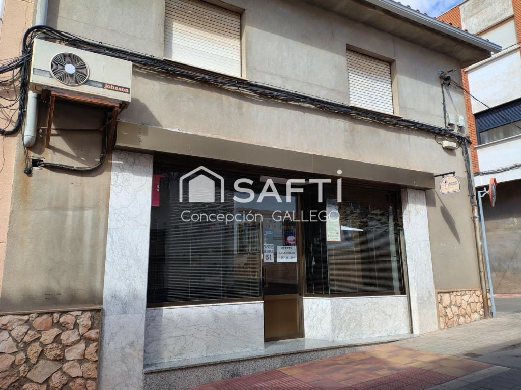 4 bedroom Villa for sale in Campo de Criptana - € 120,000 (Ref: 9595278)