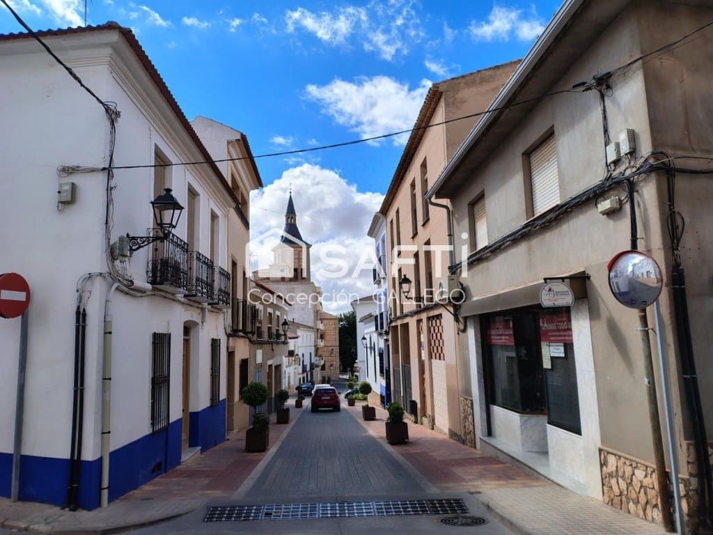 4 bedroom Villa for sale in Campo de Criptana - € 120,000 (Ref: 9595278)