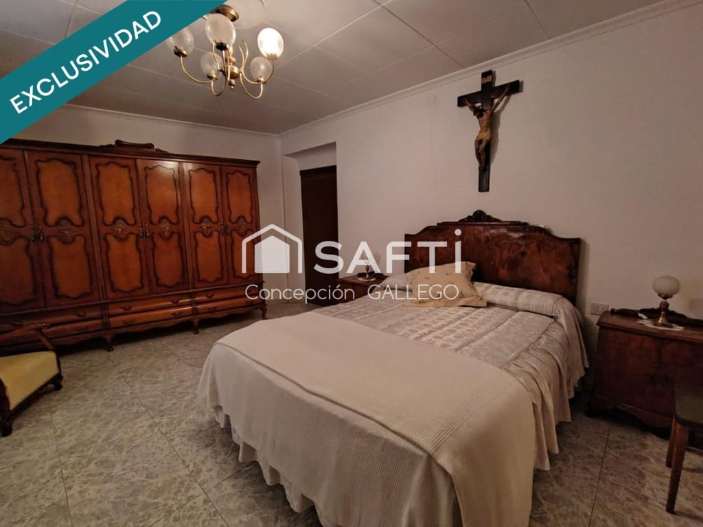 5 bedroom Villa for sale in Campo de Criptana with garage - € 105,000 (Ref: 9595280)