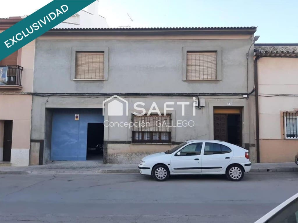 5 bedroom Villa for sale in Campo de Criptana with garage - € 105,000 (Ref: 9595280)