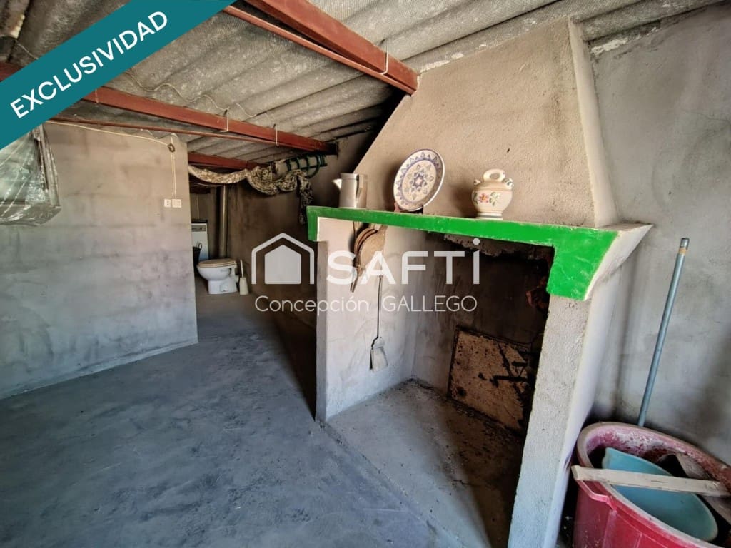 5 bedroom Villa for sale in Campo de Criptana with garage - € 105,000 (Ref: 9595280)