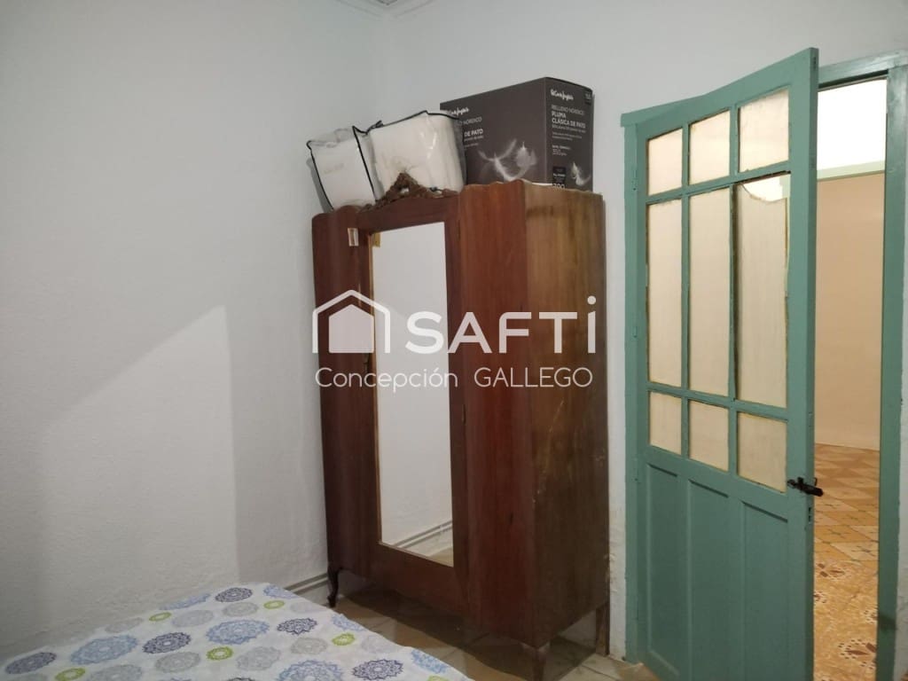 4 bedroom Villa for sale in Alcazar de San Juan with garage - € 115,000 (Ref: 9595283)