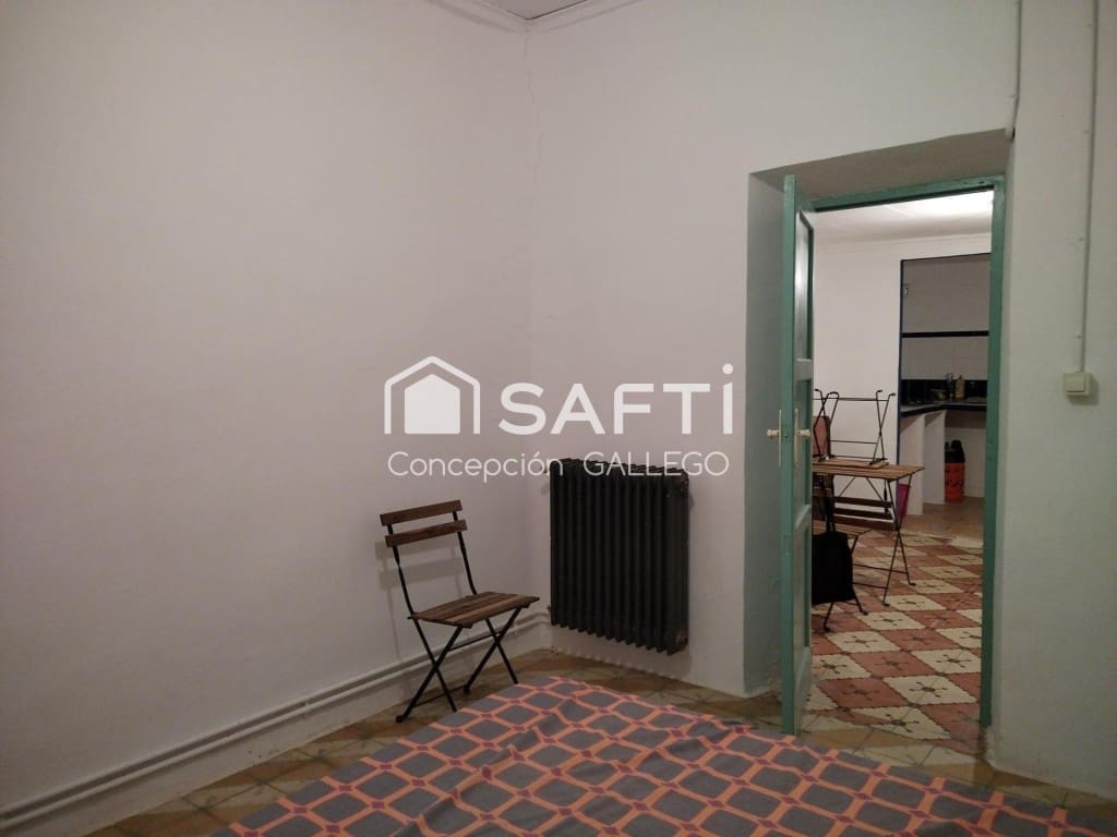 4 bedroom Villa for sale in Alcazar de San Juan with garage - € 115,000 (Ref: 9595283)