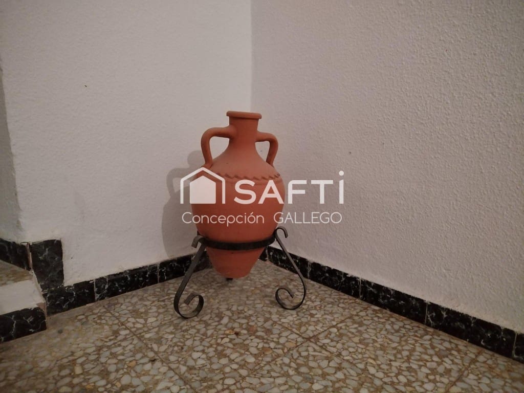 4 bedroom Villa for sale in Alcazar de San Juan with garage - € 115,000 (Ref: 9595283)