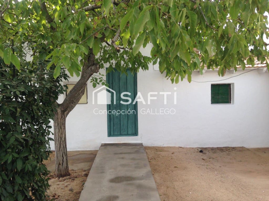 4 bedroom Villa for sale in Alcazar de San Juan with garage - € 115,000 (Ref: 9595283)
