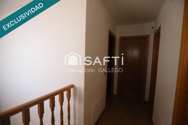 4 bedroom Terraced Villa for sale in Campo de Criptana with garage - € 289,000 (Ref: 9595285)