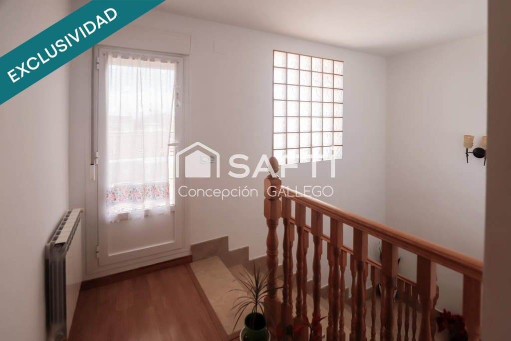 4 bedroom Terraced Villa for sale in Campo de Criptana with garage - € 289,000 (Ref: 9595285)