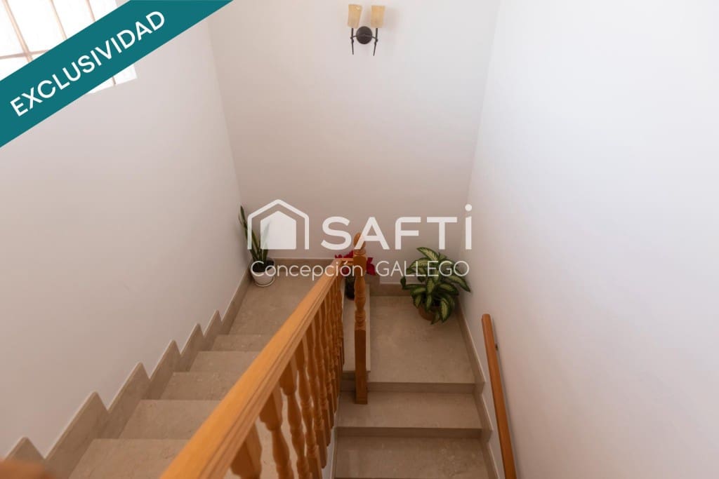 4 bedroom Terraced Villa for sale in Campo de Criptana with garage - € 289,000 (Ref: 9595285)