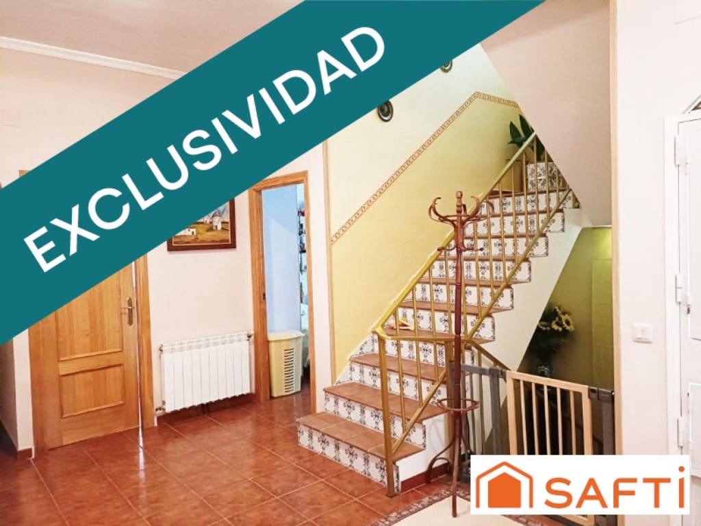 Chalet de 3 habitaciones en Arenas de San Juan en venta con piscina garaje - 220.000 € (Ref: 9595288)