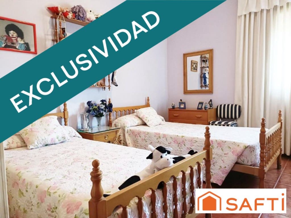 Chalet de 3 habitaciones en Arenas de San Juan en venta con piscina garaje - 220.000 € (Ref: 9595288)