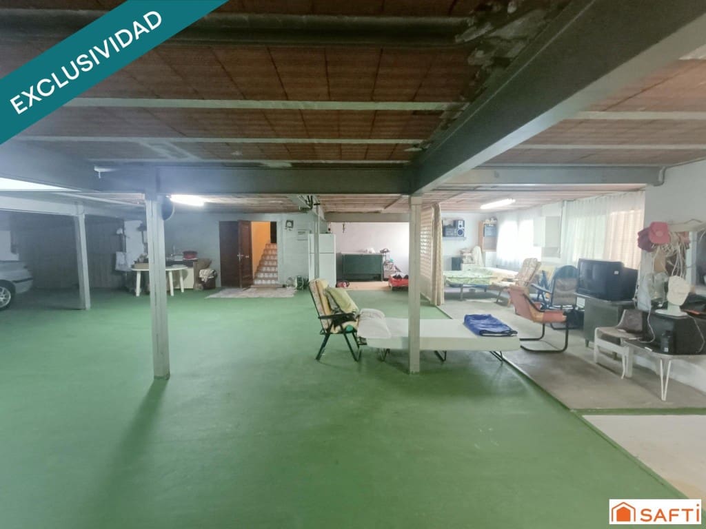 Chalet de 3 habitaciones en Arenas de San Juan en venta con piscina garaje - 220.000 € (Ref: 9595288)