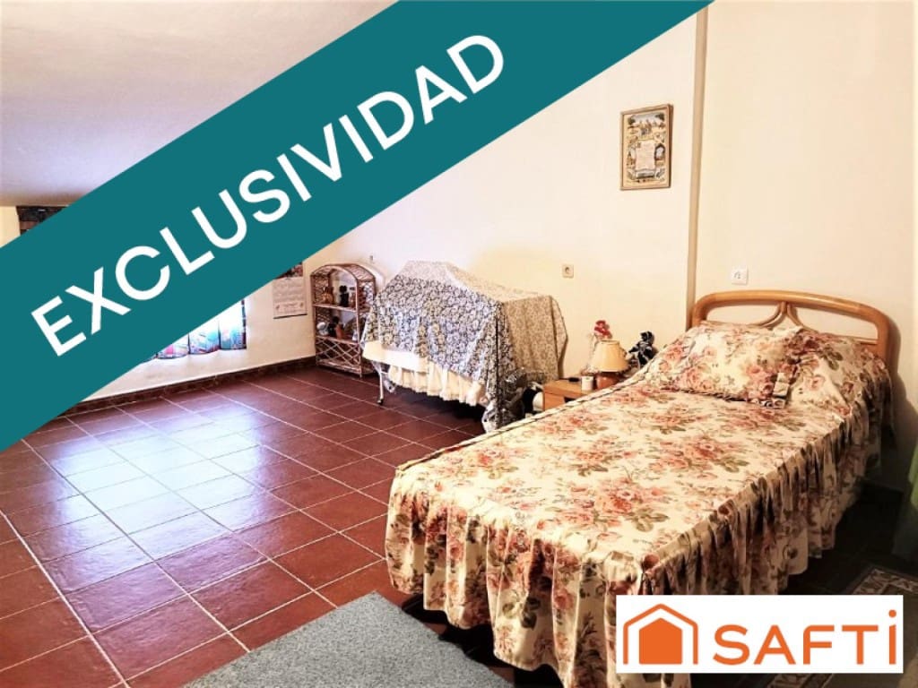 Chalet de 3 habitaciones en Arenas de San Juan en venta con piscina garaje - 220.000 € (Ref: 9595288)