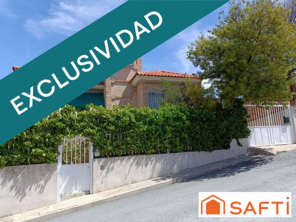 Chalet de 3 habitaciones en Arenas de San Juan en venta con piscina garaje - 220.000 € (Ref: 9595288)