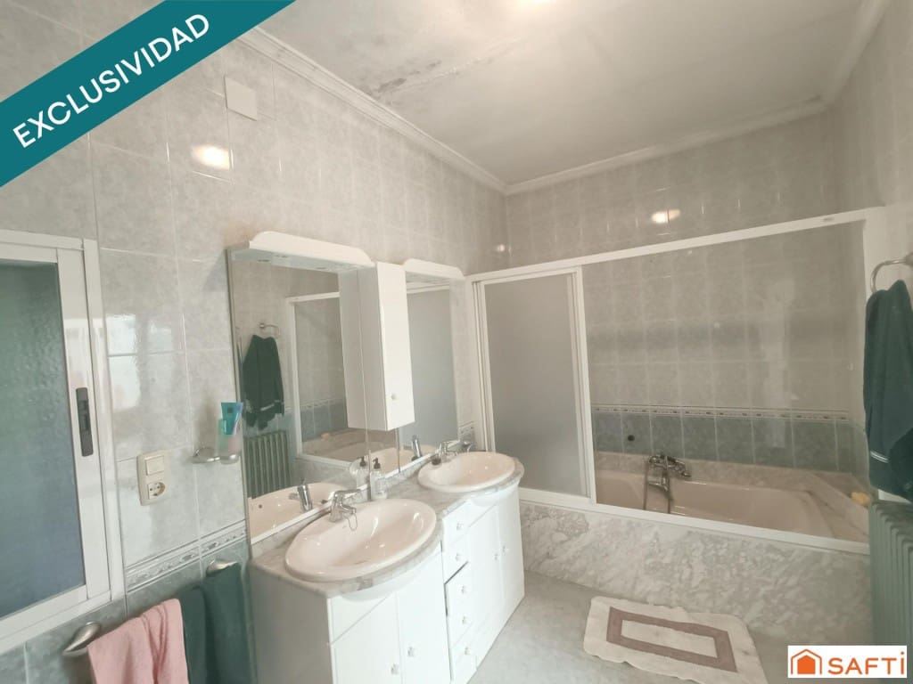 11 bedroom Terraced Villa for sale in Villarta de San Juan with garage - € 169,000 (Ref: 9595289)