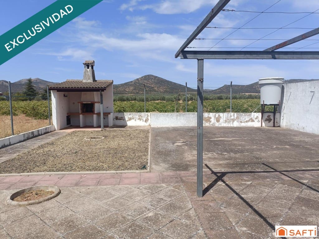 3 bedroom Villa for sale in Las Labores with garage - € 142,000 (Ref: 9595290)
