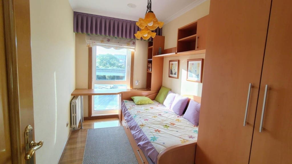 Appartement de 4 chambres à louer à Santiago de Compostela avec garage - 1 500 € (Ref: 9595294)