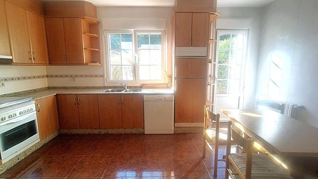 7 makuuhuone Huvila myytävänä paikassa Teo - 330 000 € (Ref: 9595295)