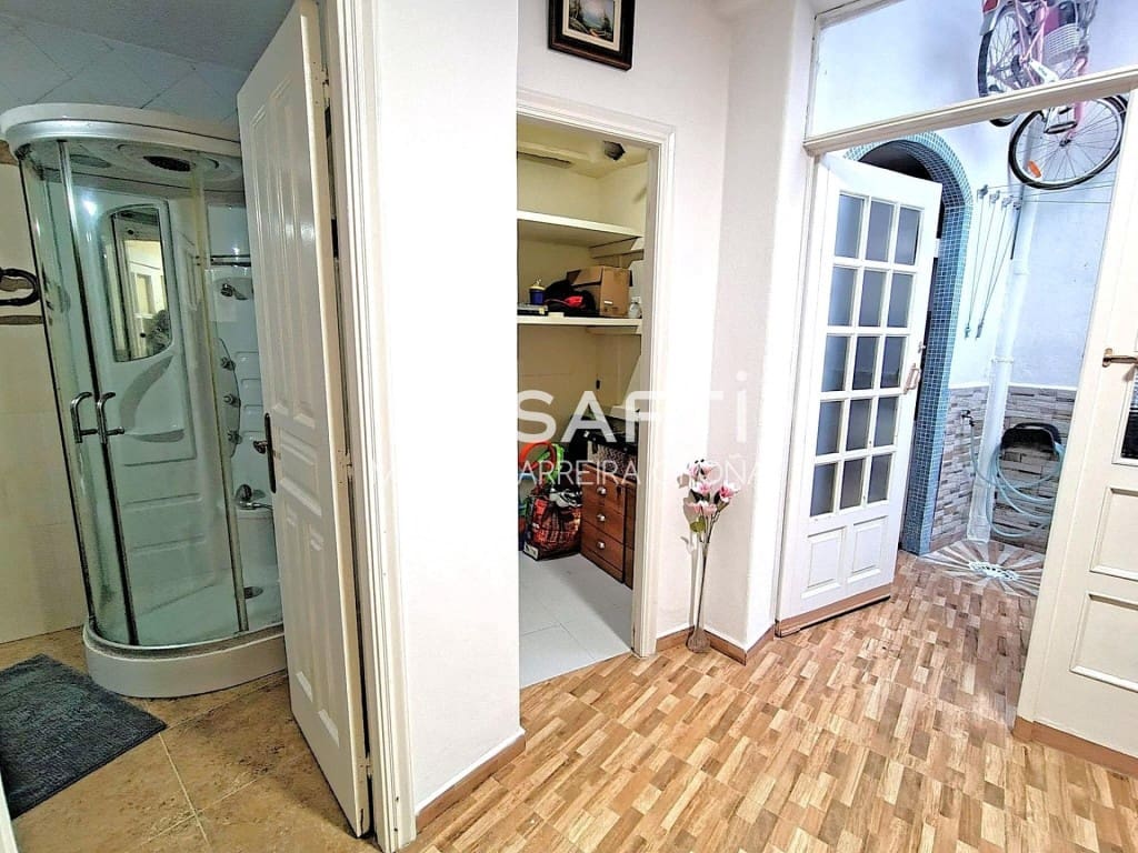 Office for sale in Santiago de Compostela - € 400,000 (Ref: 9595296)