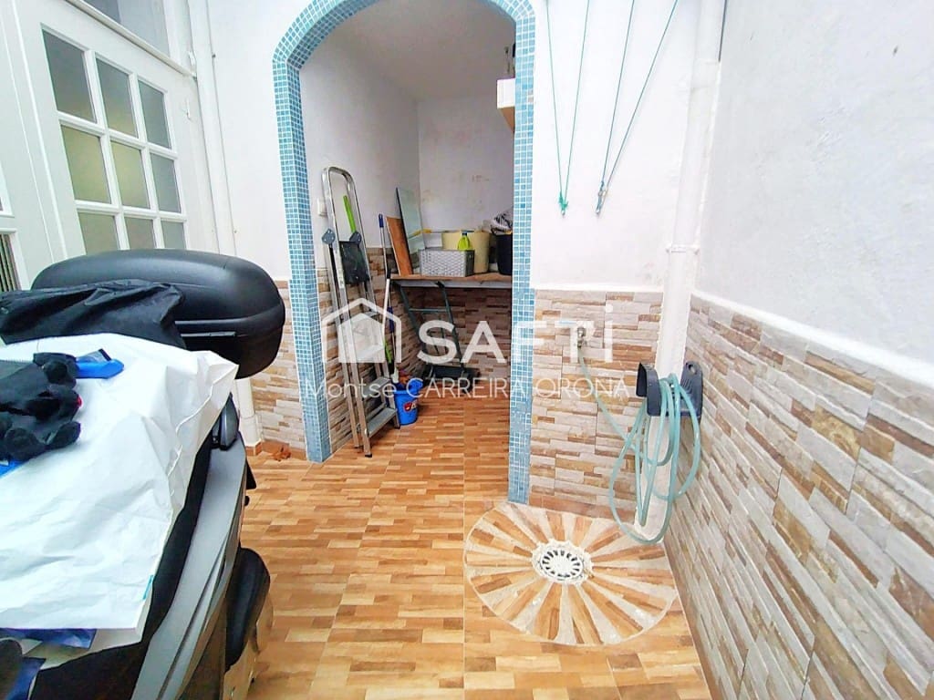 Office for sale in Santiago de Compostela - € 400,000 (Ref: 9595296)