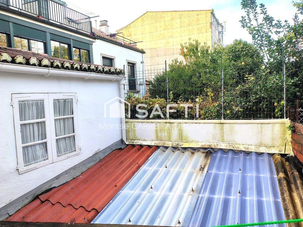 Office for sale in Santiago de Compostela - € 400,000 (Ref: 9595296)