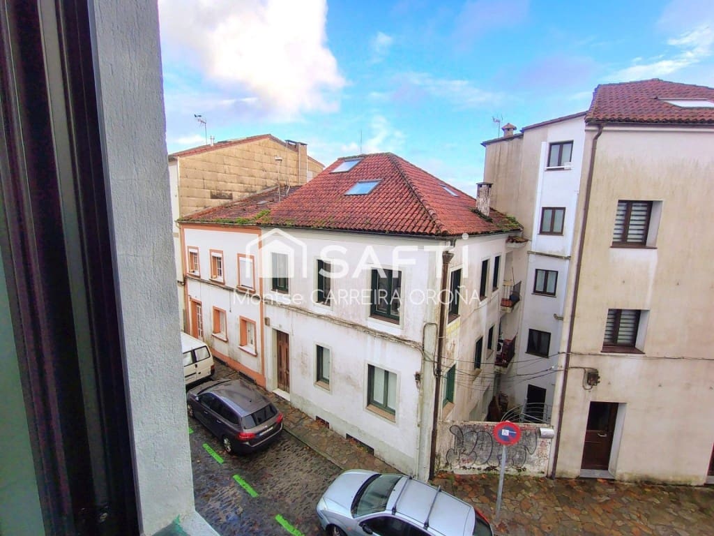 Office for sale in Santiago de Compostela - € 400,000 (Ref: 9595296)