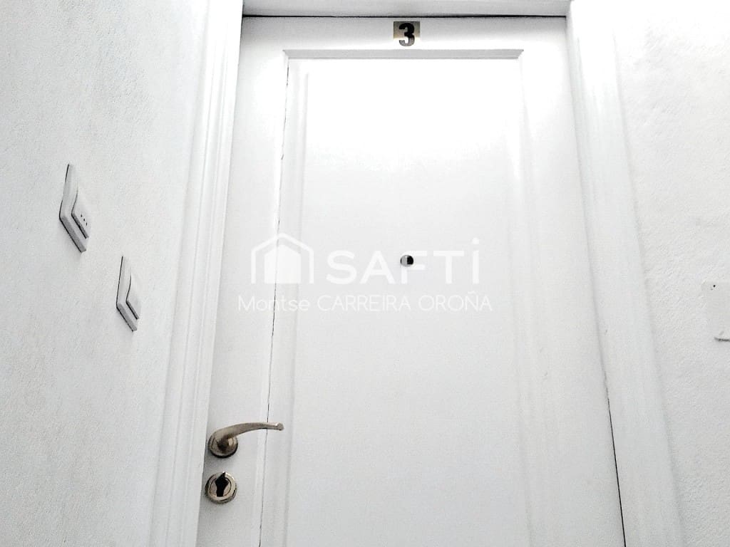 Office for sale in Santiago de Compostela - € 400,000 (Ref: 9595296)