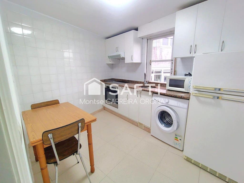 Office for sale in Santiago de Compostela - € 400,000 (Ref: 9595296)