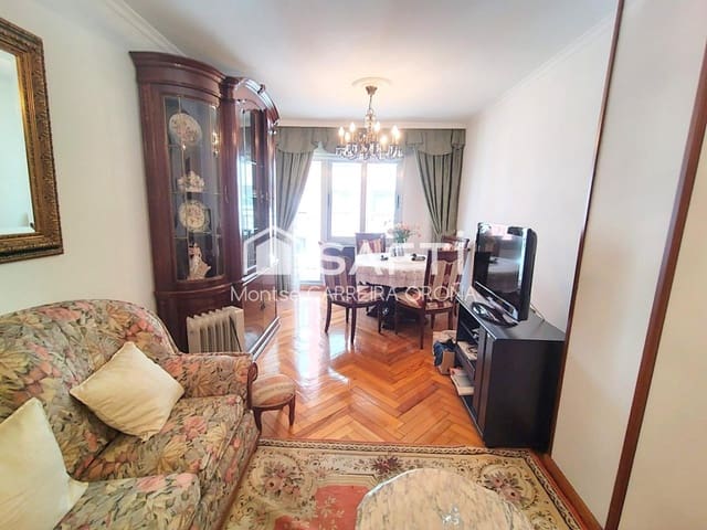 Appartement de 3 chambres à louer à Santiago de Compostela - 800 € (Ref: 9595297)