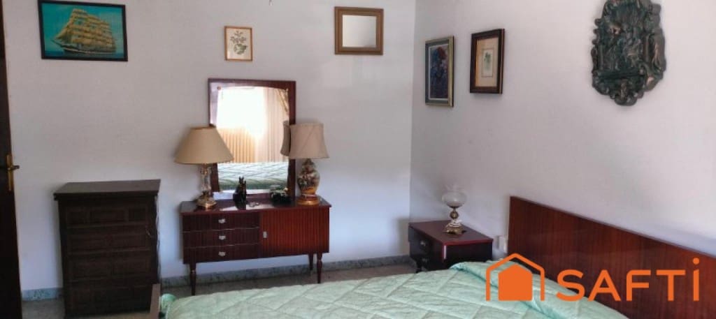 Adosado de 4 habitaciones en Santiago de Compostela en venta con garaje - 129.000 € (Ref: 9595299)