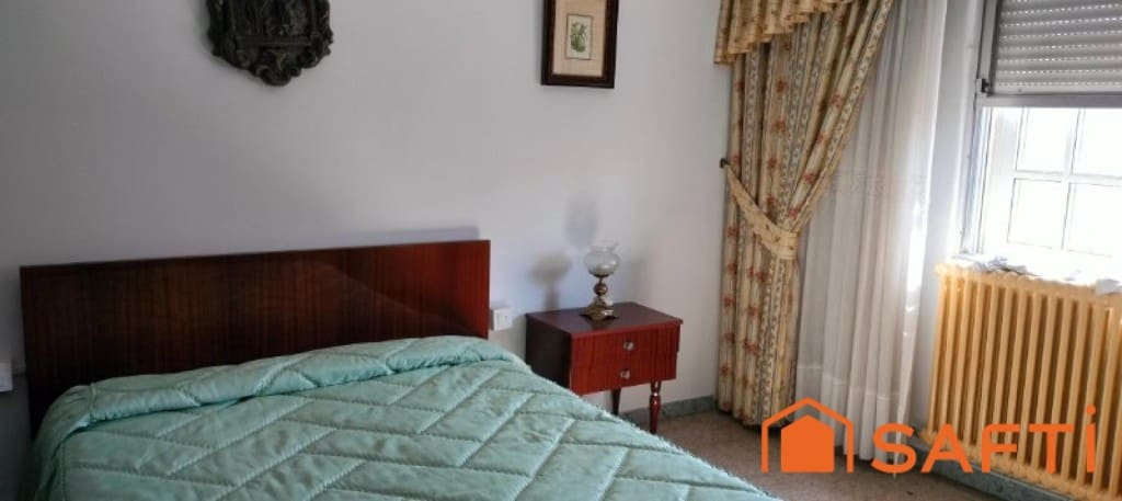 Adosado de 4 habitaciones en Santiago de Compostela en venta con garaje - 129.000 € (Ref: 9595299)