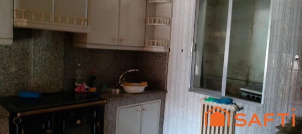 Adosado de 4 habitaciones en Santiago de Compostela en venta con garaje - 129.000 € (Ref: 9595299)