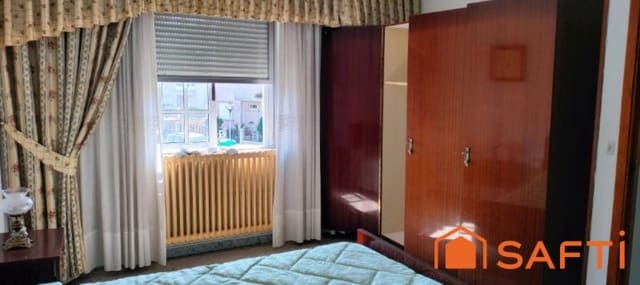 Adosado de 4 habitaciones en Santiago de Compostela en venta con garaje - 129.000 € (Ref: 9595299)