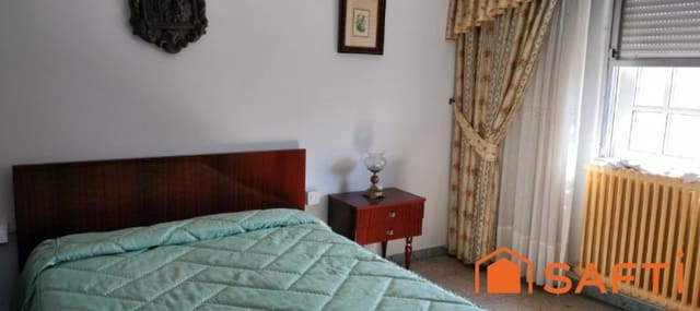 Adosado de 4 habitaciones en Santiago de Compostela en venta con garaje - 129.000 € (Ref: 9595299)