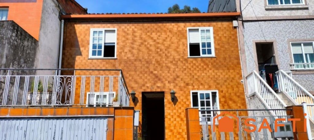 Adosado de 4 habitaciones en Santiago de Compostela en venta con garaje - 129.000 € (Ref: 9595299)
