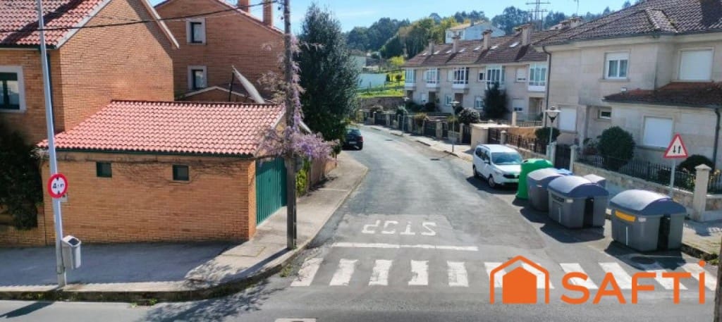 Adosado de 4 habitaciones en Santiago de Compostela en venta con garaje - 129.000 € (Ref: 9595299)