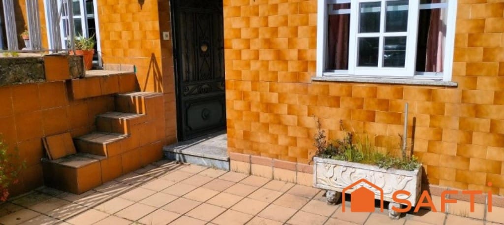 Adosado de 4 habitaciones en Santiago de Compostela en venta con garaje - 129.000 € (Ref: 9595299)