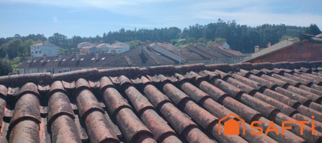 Adosado de 4 habitaciones en Santiago de Compostela en venta con garaje - 129.000 € (Ref: 9595299)