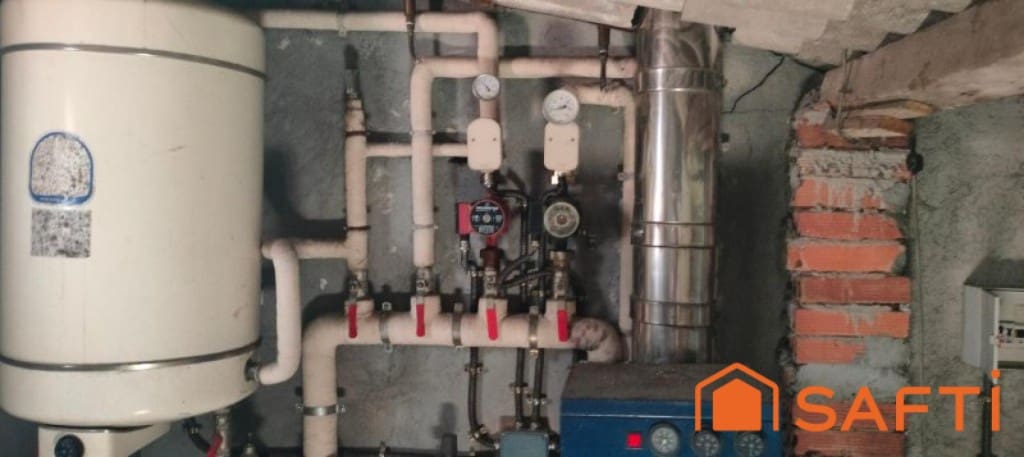 Adosado de 4 habitaciones en Santiago de Compostela en venta con garaje - 129.000 € (Ref: 9595299)